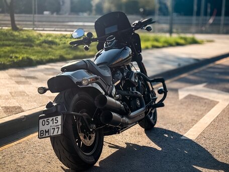 2021 Harley-Davidson Fat Bob, чёрный, 2350000 рублей, вид 4