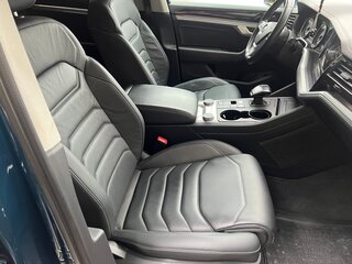 2018 Volkswagen Touareg III, синий, 4390000 рублей, вид 4