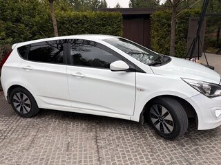 2015 Hyundai Solaris I Рестайлинг, белый, 1000000 рублей, вид 2