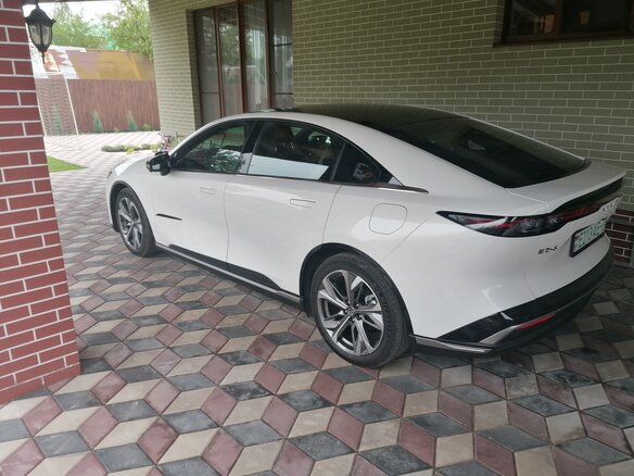 2025 Mazda EZ-6 28.4 kWh, белый, 3500000 рублей - вид 3