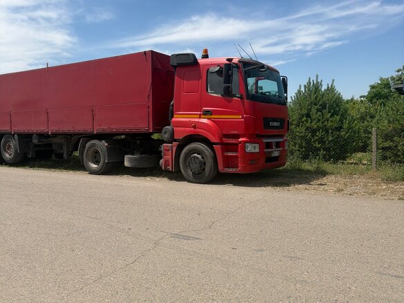 2016 КамАЗ 5490, красный, 1350000 рублей - вид 2