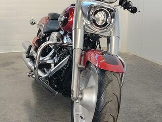2017 Harley-Davidson Fat Boy, красный, 1789000 рублей, вид 3