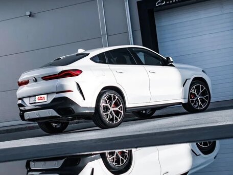 2021 BMW X6 40i III (G06), белый, 6800000 рублей, вид 4