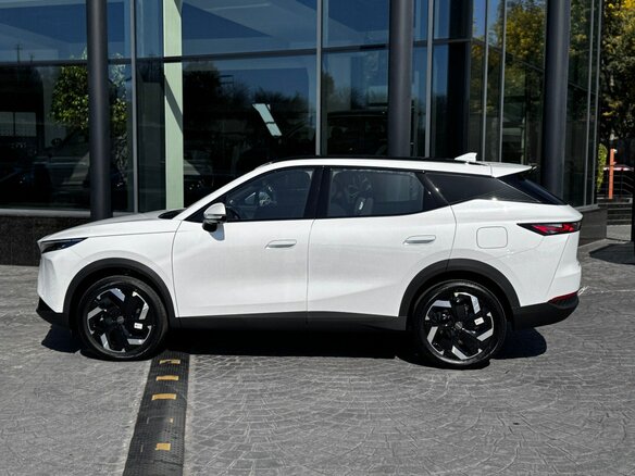 2026 Omoda C7, белый, 3499000 рублей - вид 6