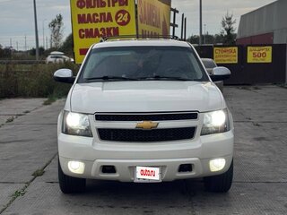 2013 Chevrolet Tahoe 6AT III, белый, 2000000 рублей, вид 2
