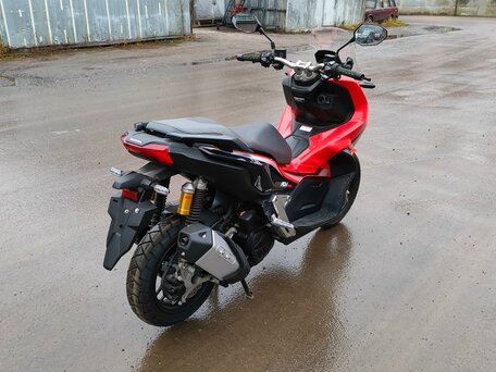 2020 Honda ADV150, красный, 399000 рублей, вид 5