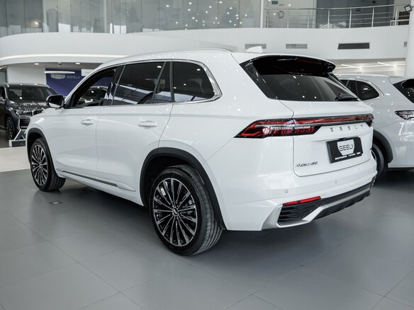 2026 Geely Monjaro I Рестайлинг, белый - вид 3