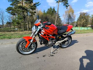 2009 Ducati Monster 1100, красный, 424524 рублей, вид 2