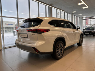 2025 Toyota Highlander IV (XU70), белый, 6700000 рублей, вид 2