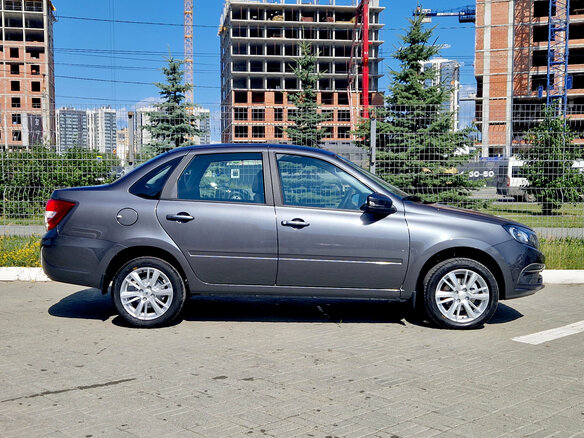 2026 Lada (ВАЗ) Granta I Рестайлинг, серый, 1238000 рублей - вид 3