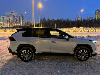 2022 Toyota RAV4 V (XA50), белый, 4000000 рублей, вид 4