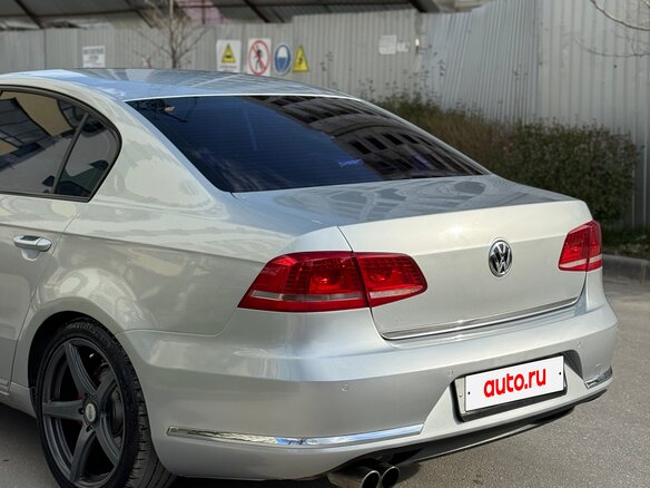 2012 Volkswagen Passat B7, серебристый, 999999 рублей - вид 9