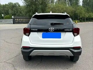 2023 Toyota Yaris L X XP150 Рестайлинг, белый, 1420000 рублей, вид 5