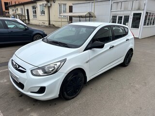 2013 Hyundai Solaris I, белый, 800000 рублей, вид 2