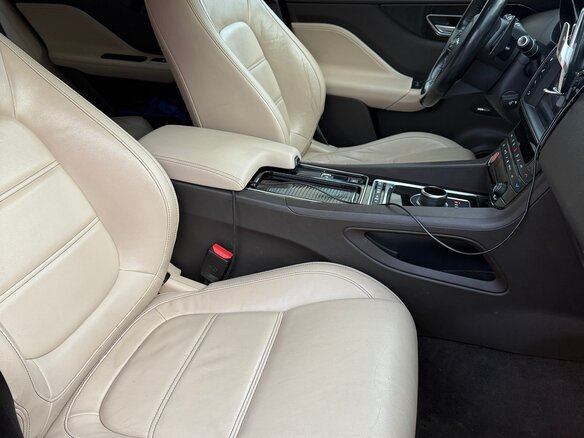 2017 Jaguar F-Pace I, красный, 2349000 рублей - вид 9
