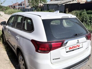 2019 Mitsubishi Outlander III Рестайлинг 3, белый, 1750000 рублей, вид 4