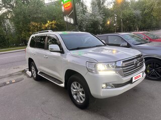 2018 Toyota Land Cruiser 200 Series Рестайлинг 2, белый, 5500000 рублей, вид 2