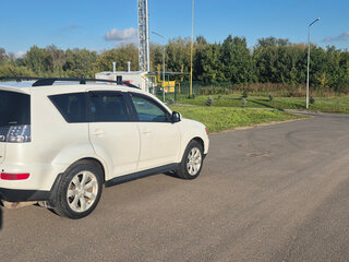 2011 Mitsubishi Outlander II Рестайлинг, белый, 1450000 рублей, вид 5
