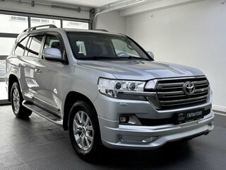2015 Toyota Land Cruiser 200 Series Рестайлинг 2, серебристый, 4050000 рублей, вид 3