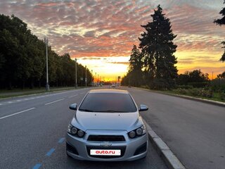 2013 Chevrolet Aveo II, серебристый, 700000 рублей, вид 2