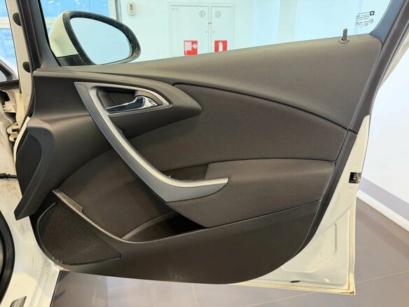2013 Opel Astra J Рестайлинг, белый, 569000 рублей - вид 9