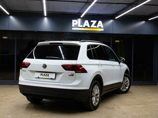 2017 Volkswagen Tiguan II, белый, 1949000 рублей, вид 4