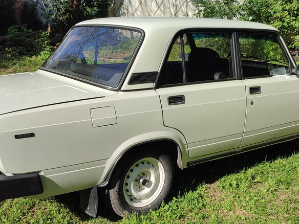 1997 Lada (ВАЗ) 2105, белый, 250000 рублей - вид 5
