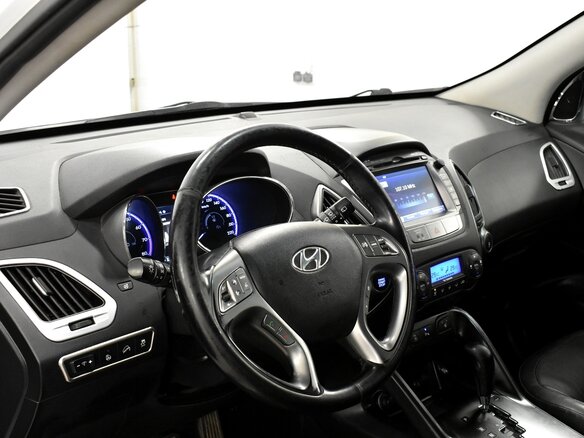 2013 Hyundai ix35 I Рестайлинг, белый, 1520000 рублей - вид 4