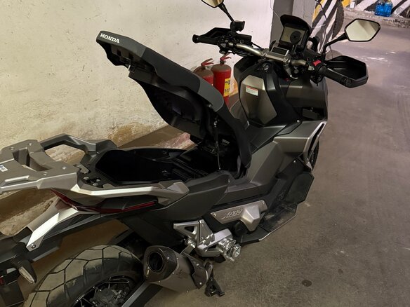 2020 Honda X-ADV, серый, 900000 рублей - вид 4