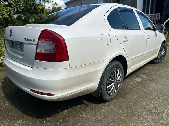 2013 Skoda Octavia II (A5) Рестайлинг, белый, 520000 рублей - вид 4
