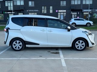 2020 Toyota Sienta II Рестайлинг, белый, 1320000 рублей, вид 3