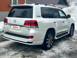 2018 Toyota Land Cruiser 200 Series Рестайлинг 2, белый, 6500000 рублей, вид 3