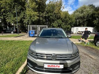 2020 Volkswagen Tiguan II, серый, 3170000 рублей, вид 2
