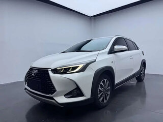 2022 Toyota Yaris IV, белый, 1350000 рублей, вид 1