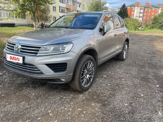 2015 Volkswagen Touareg II Рестайлинг, серебристый, 2390000 рублей, вид 1