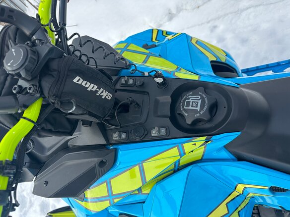2017 BRP Ski-Doo Summit 850, голубой, 1200000 рублей - вид 5