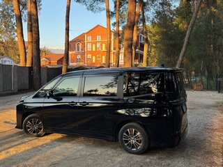 2022 Toyota Voxy IV (R90), чёрный, 3100000 рублей, вид 1