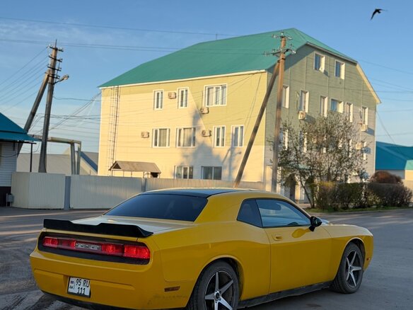 2009 Dodge Challenger III, жёлтый, 858000 рублей - вид 1