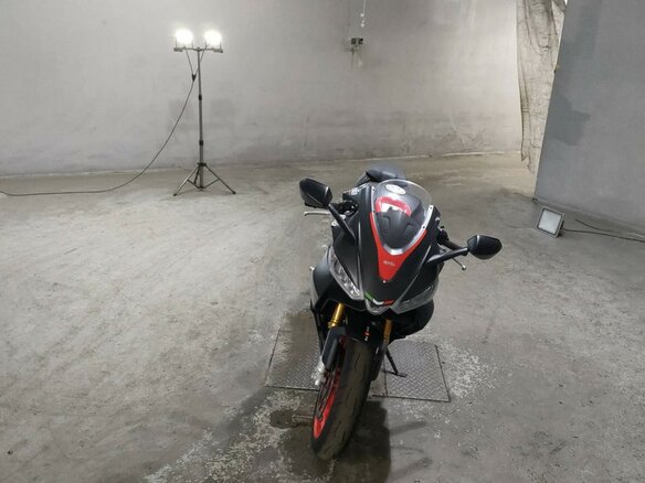 2021 Aprilia RS 660, чёрный - вид 2