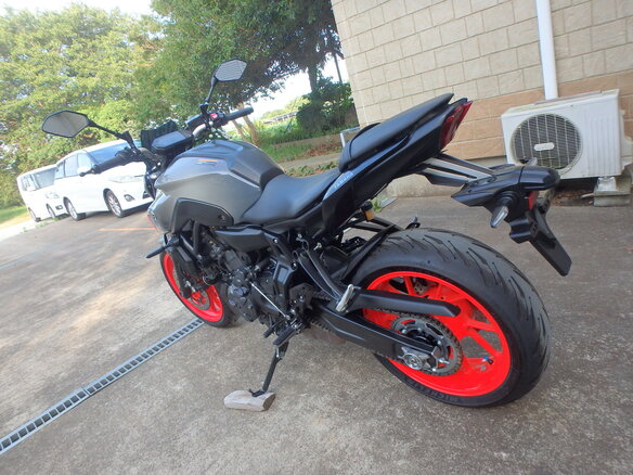 2021 Yamaha MT-07 (FZ-07), серебристый, 890000 рублей - вид 7