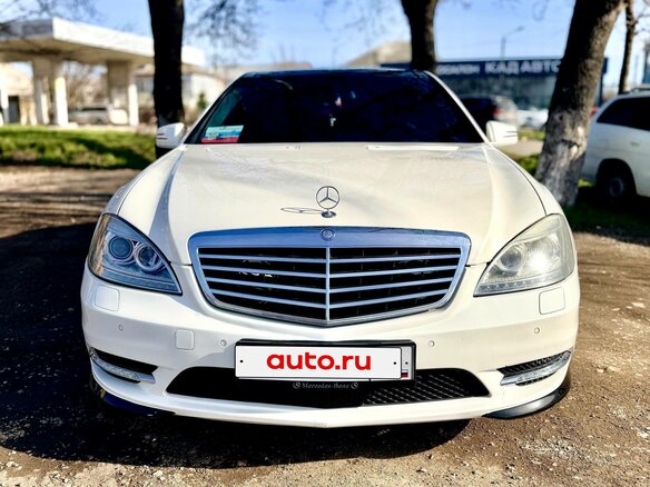 2011 Mercedes-Benz S-Класс 500 V (W221) Рестайлинг, белый, 1600000 рублей - вид 1