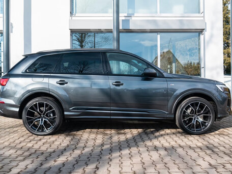 2025 Audi Q7 45 TDI II (4M) Рестайлинг 2, серый, 10290000 рублей, вид 4