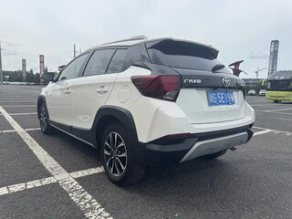 2023 Toyota Yaris L X XP150 Рестайлинг, белый, 1130217 рублей, вид 5