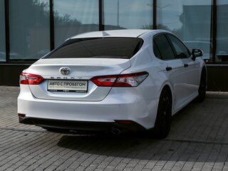 2018 Toyota Camry VIII (XV70), белый, 2325000 рублей, вид 5