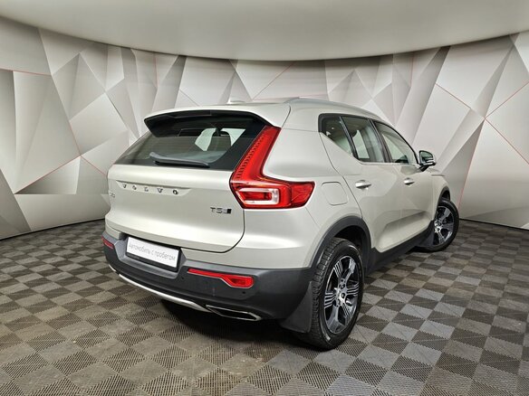 2019 Volvo XC40 I, бежевый - вид 1