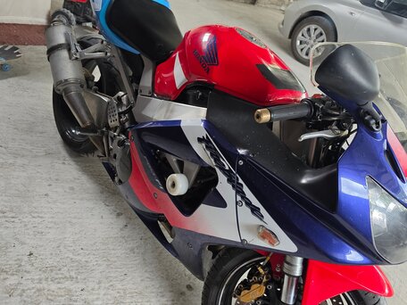 2000 Honda CBR 900RR Fireblade, красный, 345000 рублей, вид 4