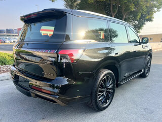 2025 Infiniti QX80 II, чёрный, 18220000 рублей, вид 2