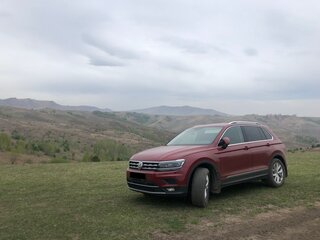 2018 Volkswagen Tiguan II, пурпурный, 2900000 рублей, вид 1