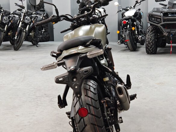 2026 Royal Enfield Guerrilla 450, зелёный, 559000 рублей - вид 11