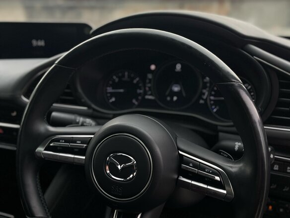 2019 Mazda 3 IV (BP), синий, 1600000 рублей - вид 4